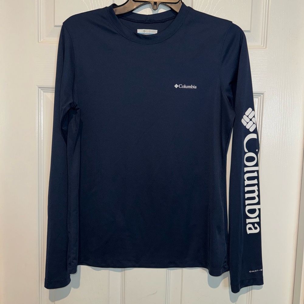 Columbia Dark Blue Performance Shirt. Size M